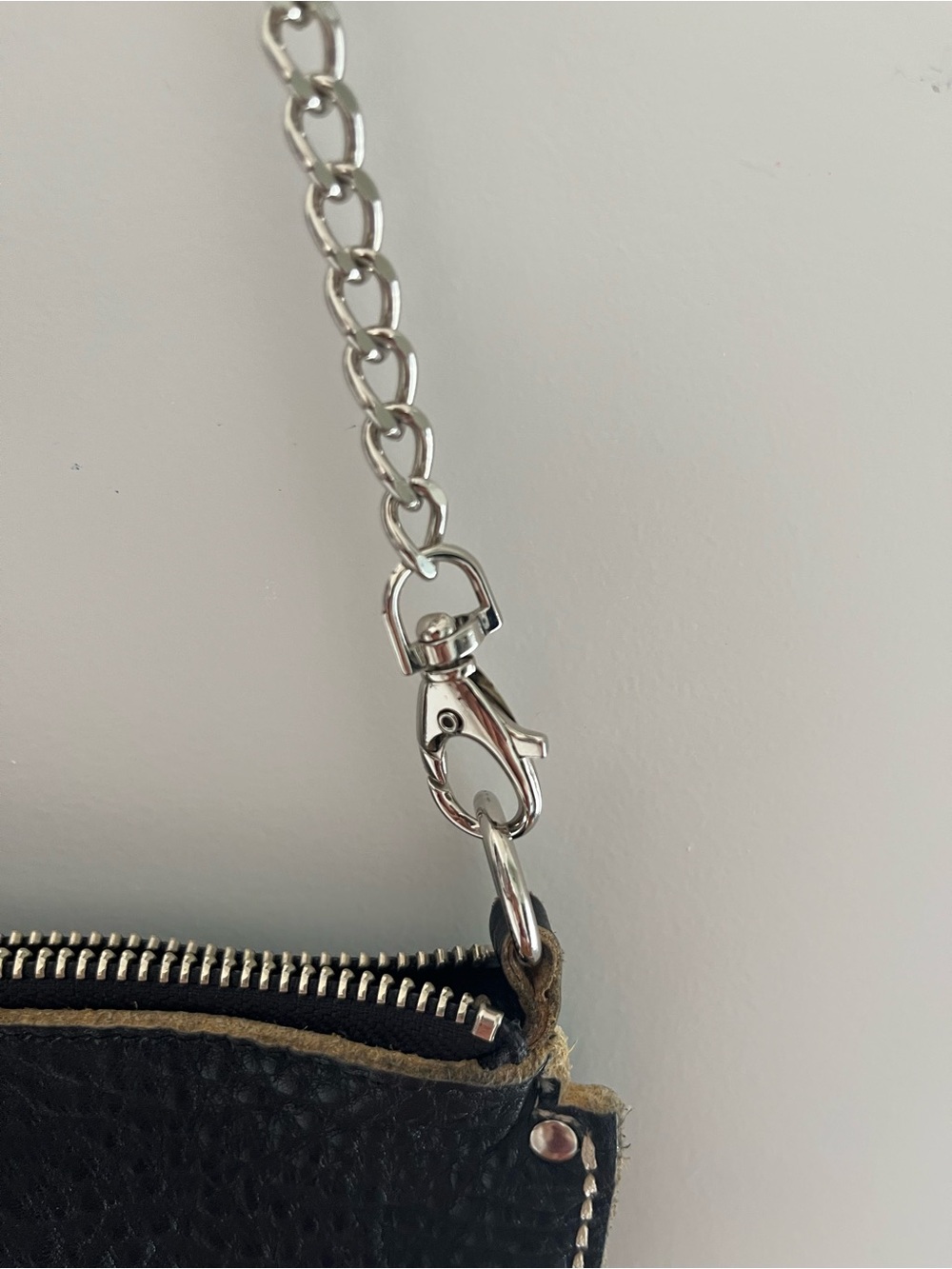 Roots Pebbled Black Leather Crossbody Chain Bag - Picture 5 of 9